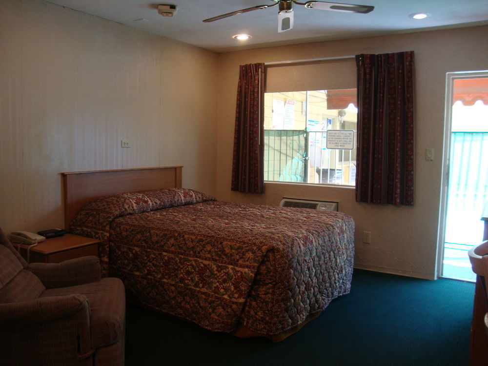Townhouse Inn And Suites Brawley Exterior foto