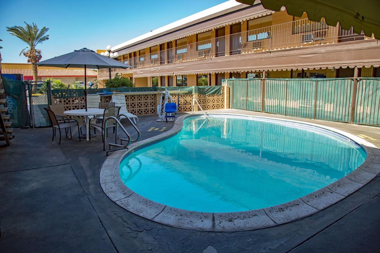 Townhouse Inn And Suites Brawley Exterior foto
